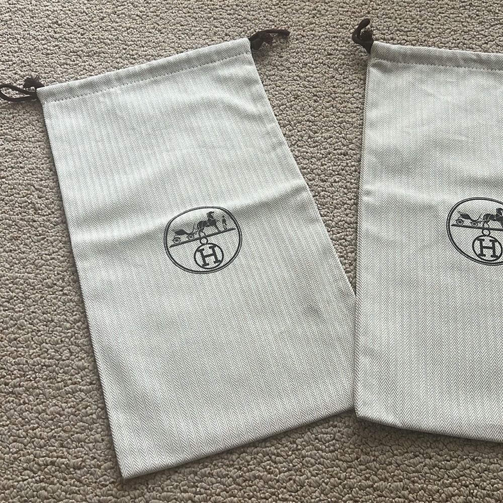 Hemes large shoe dust bag (set) 8.5in x 15.5in - Picture 2 of 6